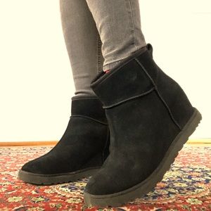 Ugg Classic Femme Mini in Black